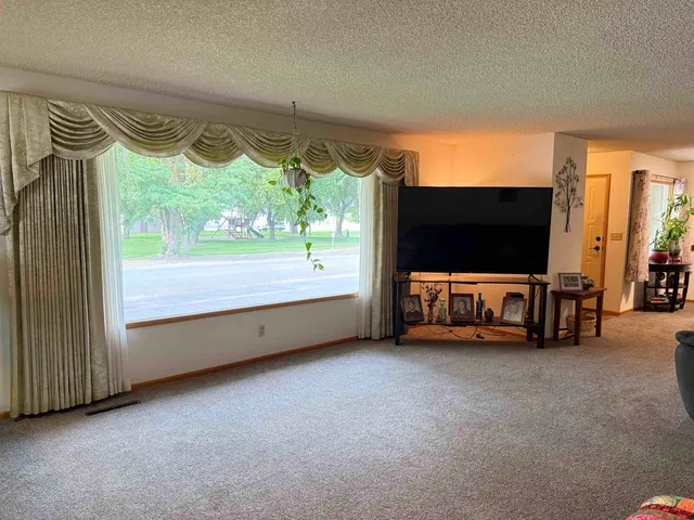 $435,000 | 16 West Douglas Street, Harrington, WA 99134