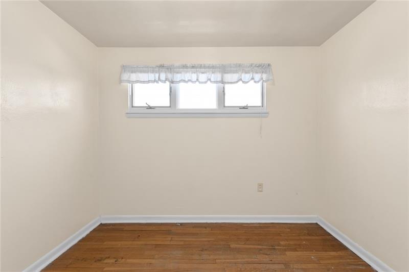 3089 McRoberts Road Pittsburgh, PA 15234 - Photo 11 of 25 Gallery Image 11