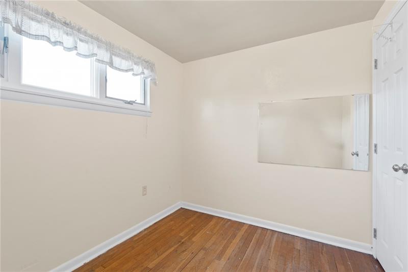 3089 McRoberts Road Pittsburgh, PA 15234 - Photo 12 of 25 Gallery Image 12