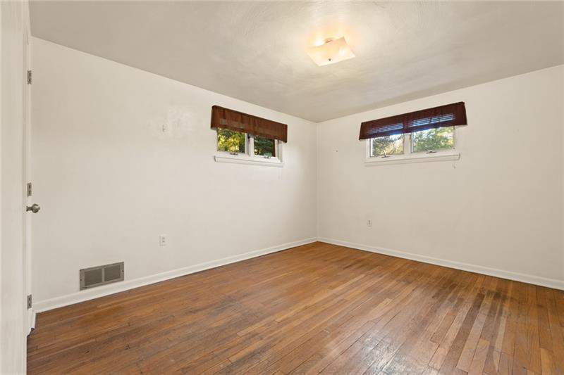 3089 McRoberts Road Pittsburgh, PA 15234 - Photo 14 of 25 Gallery Image 14