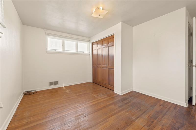 3089 McRoberts Road Pittsburgh, PA 15234 - Photo 16 of 25 Gallery Image 16