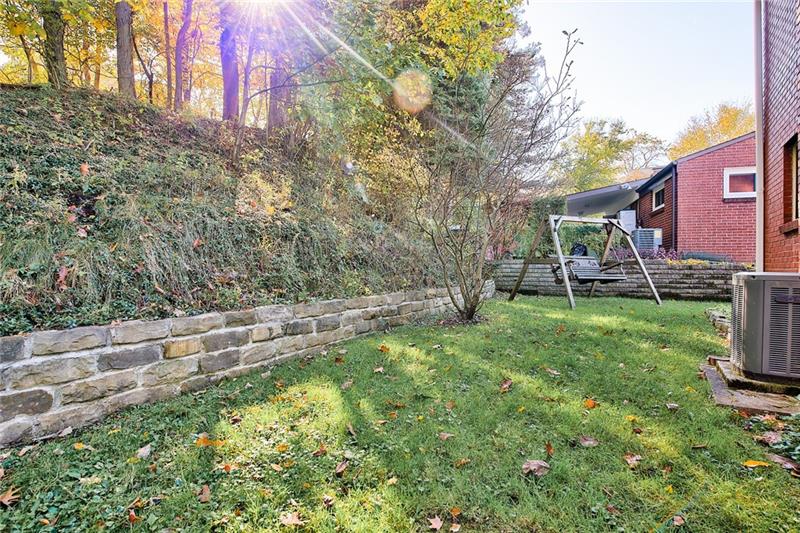 3089 McRoberts Road Pittsburgh, PA 15234 - Photo 20 of 25 Gallery Image 20