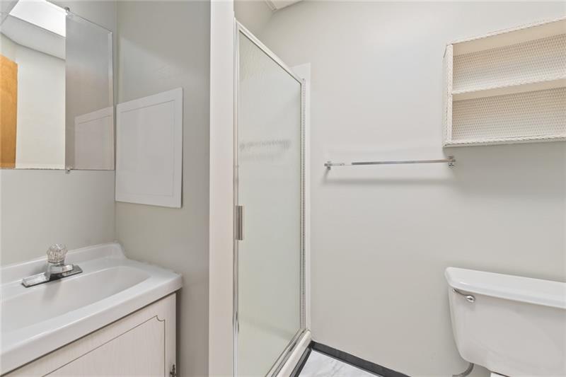 3089 McRoberts Road Pittsburgh, PA 15234 - Photo 10 of 25 Gallery Image 10