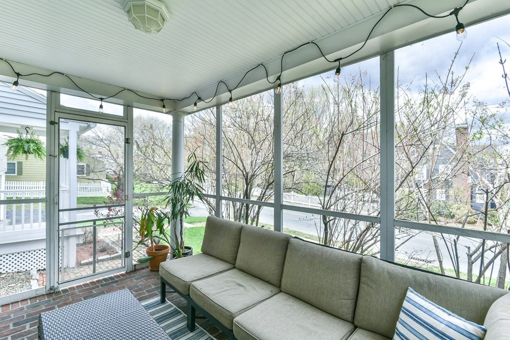 243 Beverly Road Worcester, MA 01605 - Photo 18 of 41