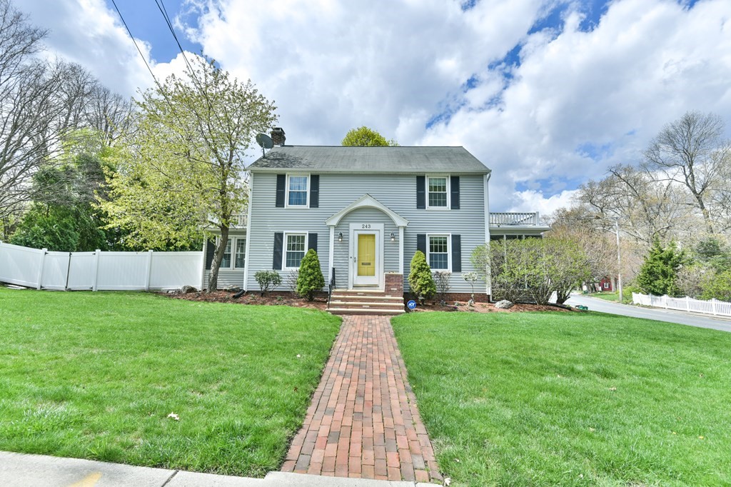 243 Beverly Road Worcester, MA 01605 - Photo 3 of 41