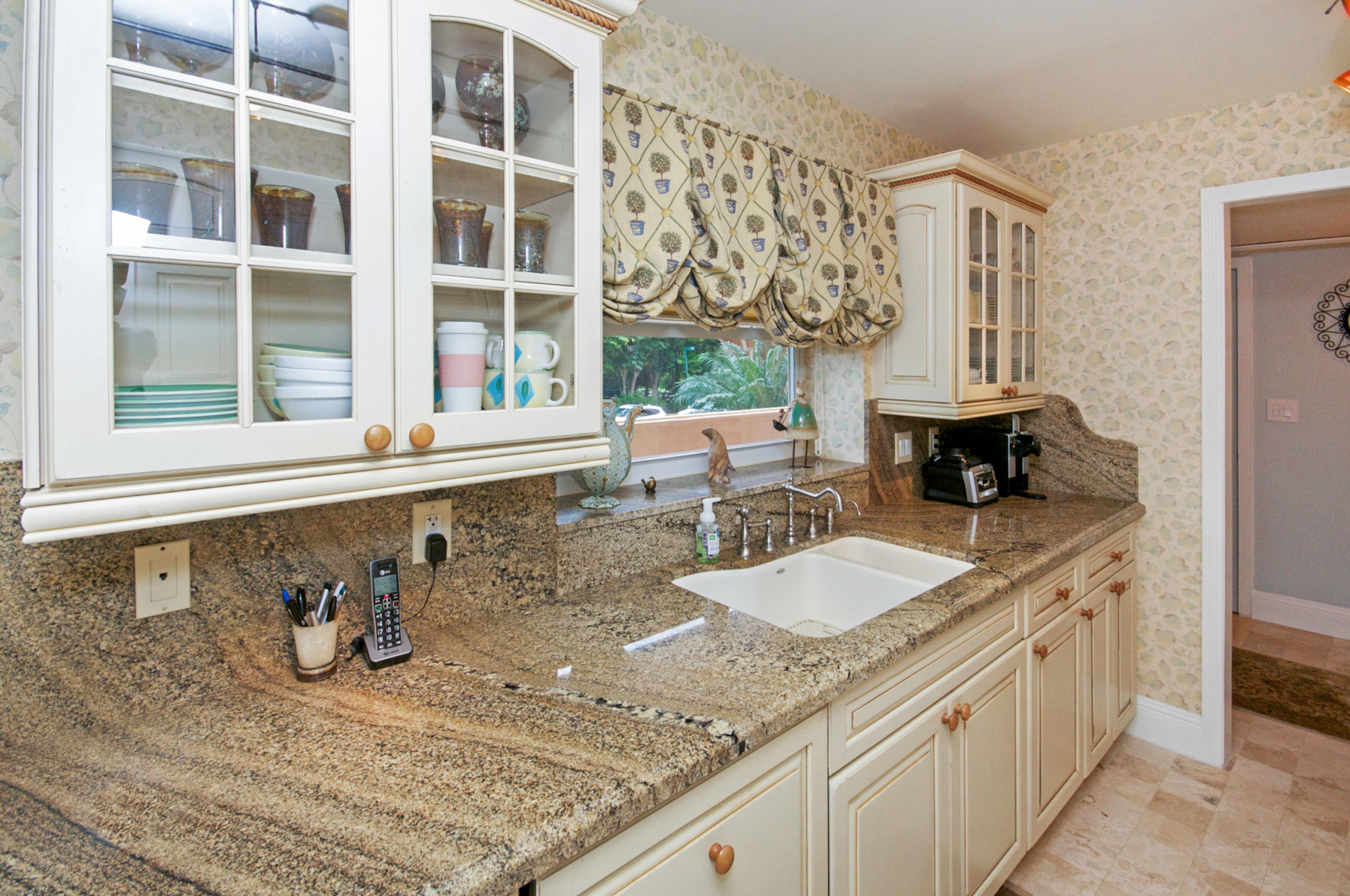 2871 North Ocean Boulevard, Unit V149 Boca Raton, FL 33431 - Photo 11 of 32 Kitchen