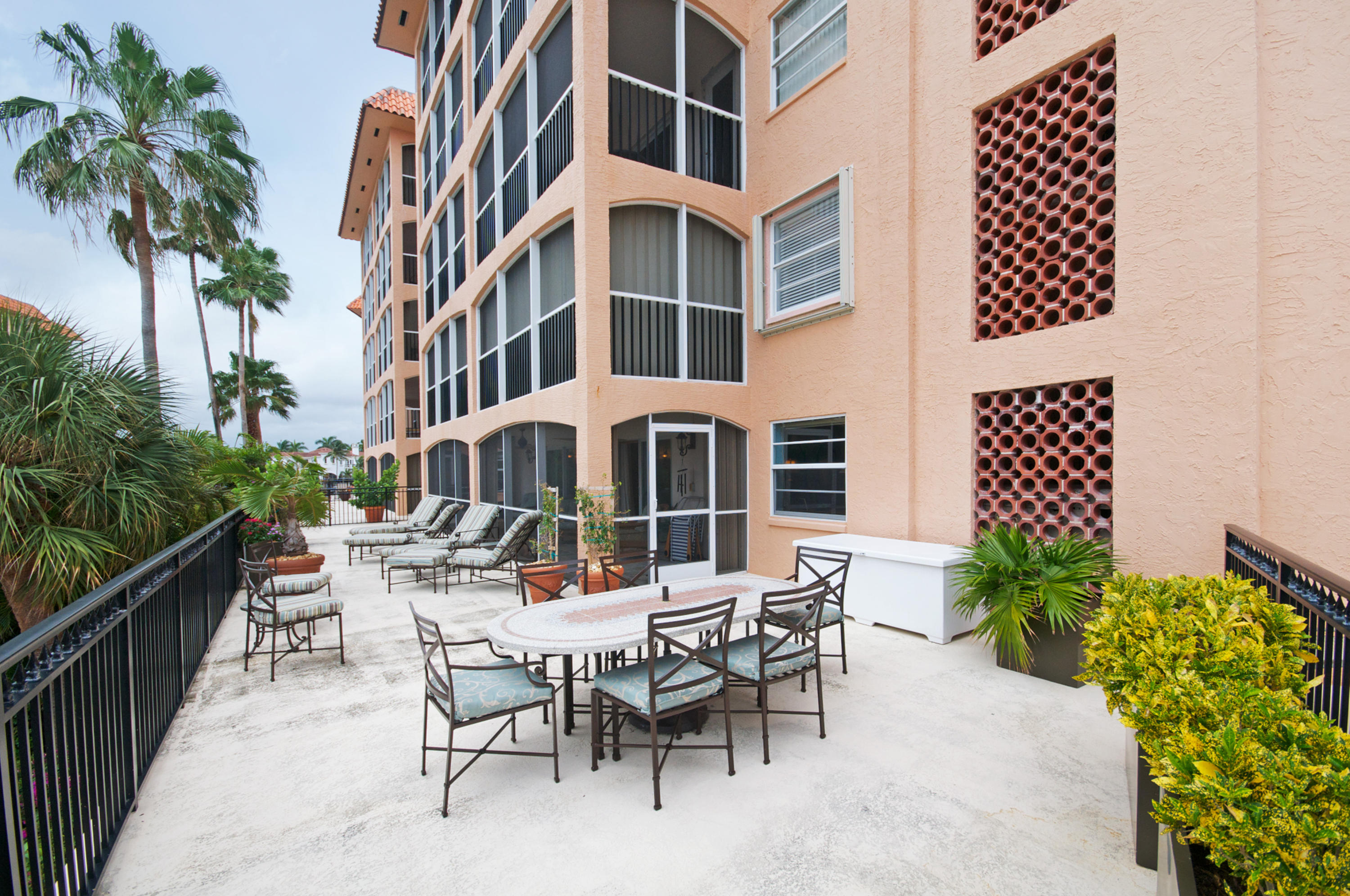 2871 North Ocean Boulevard, Unit V149 Boca Raton, FL 33431 - Photo 23 of 32 Private patio