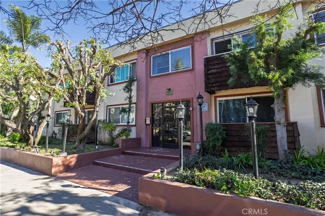 $389,000 | 5414 Newcastle Avenue, Unit 8, Encino, CA 91316