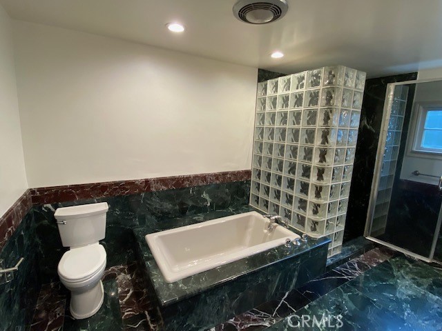 4629 Forman Avenue Toluca Lake, CA 91602 - Photo 15 of 25 Master Bathroom