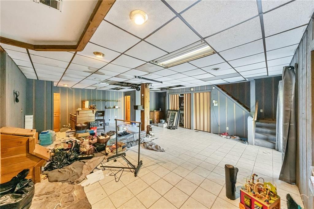 145 Snyder Drive Rochester, PA 15074 - Photo 7 of 37 a living room with furniture