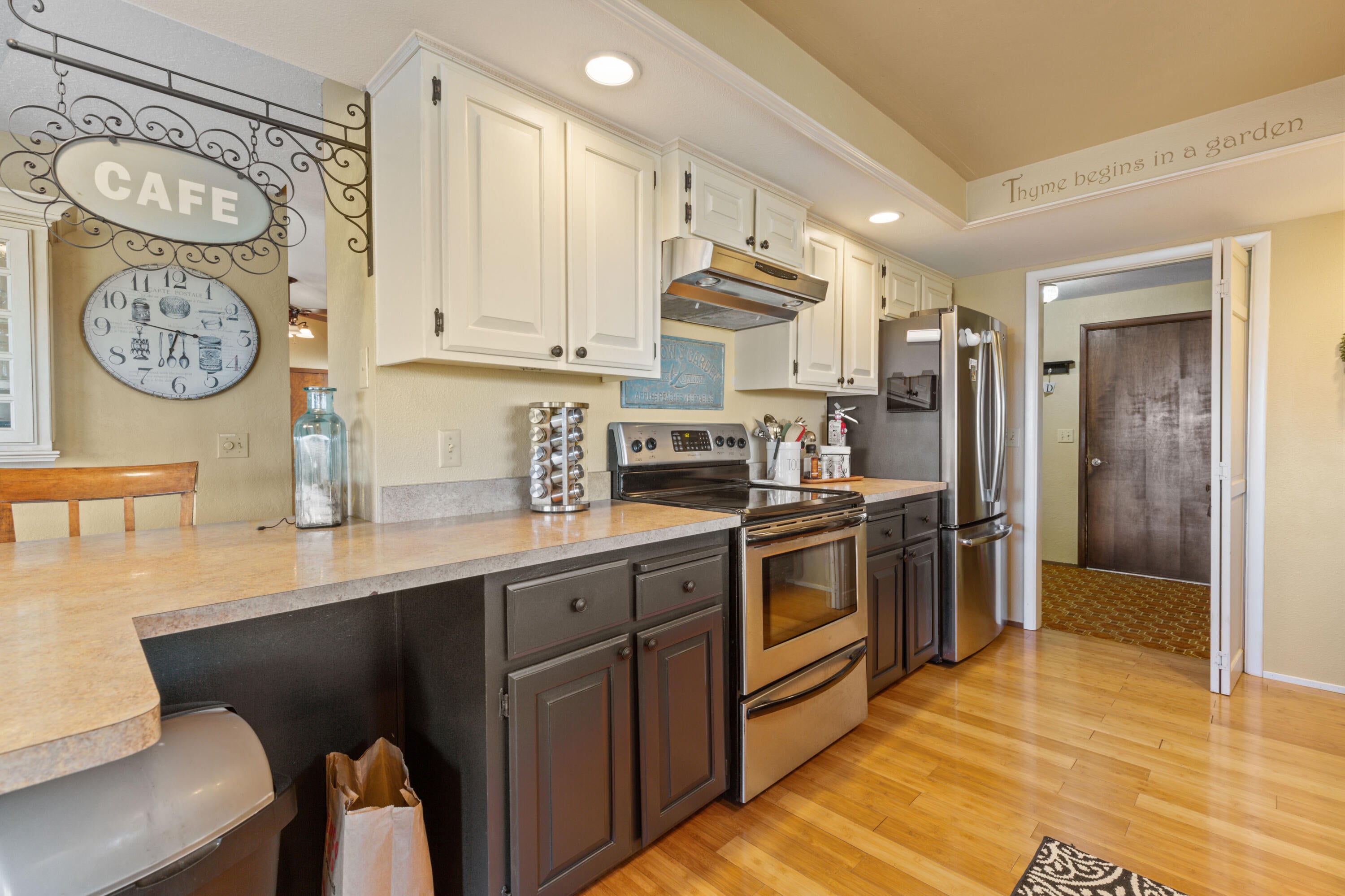 4351 Pioneer Road Medford, OR 97501 - Photo 30 of 55 Kitchen area with Majestic Valley Views