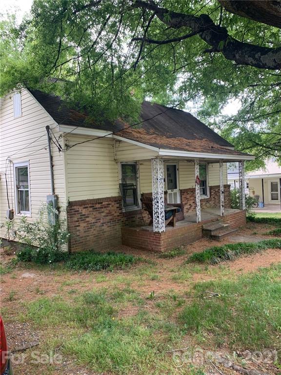621 North Mountain Street Cherryville, NC 28021 - Photo 1 of 10 a front view of a house with garden