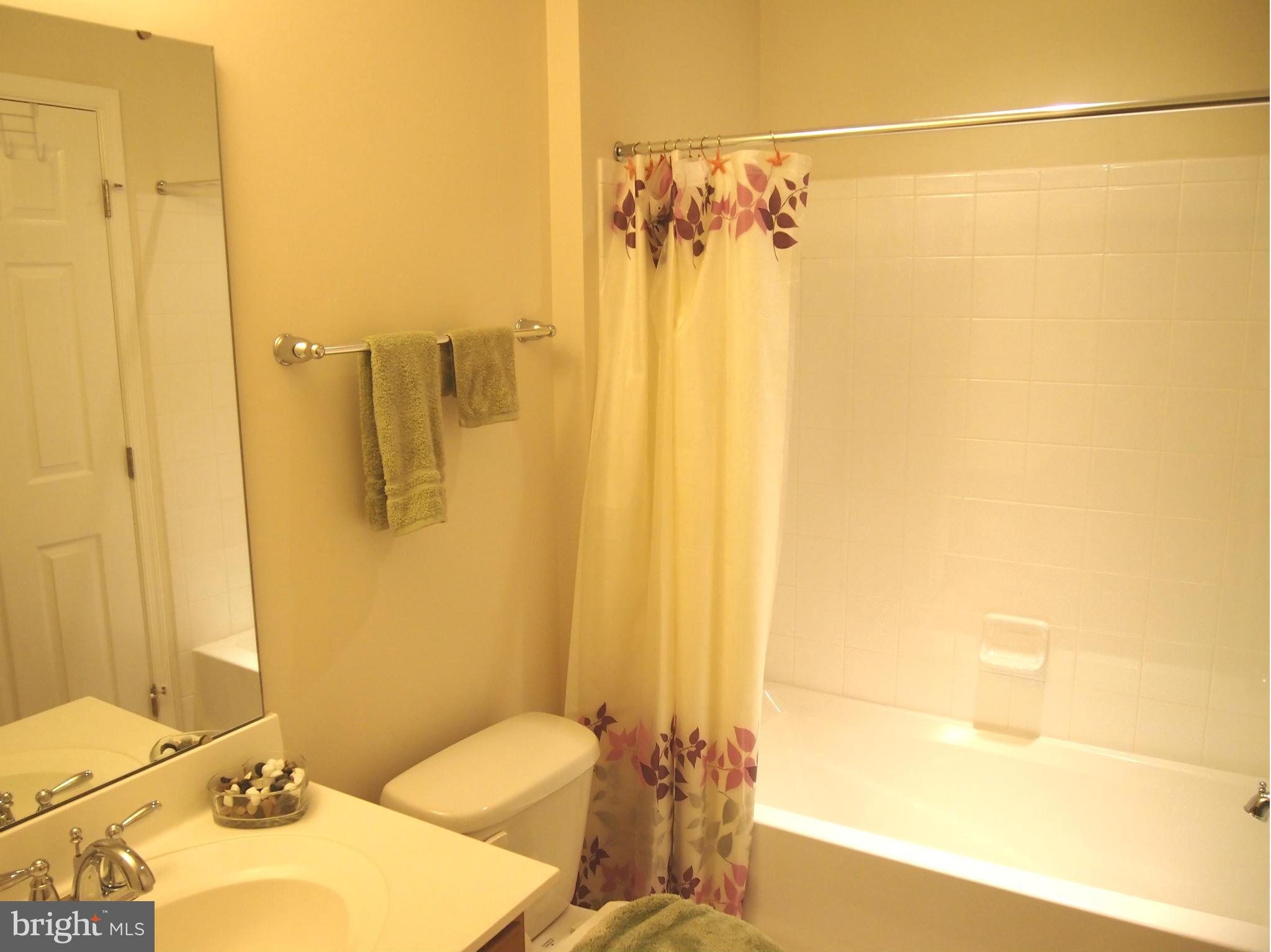 7208 Abbey Road Elkridge, MD 21075 - Photo 17 of 19 Clean bathroom
