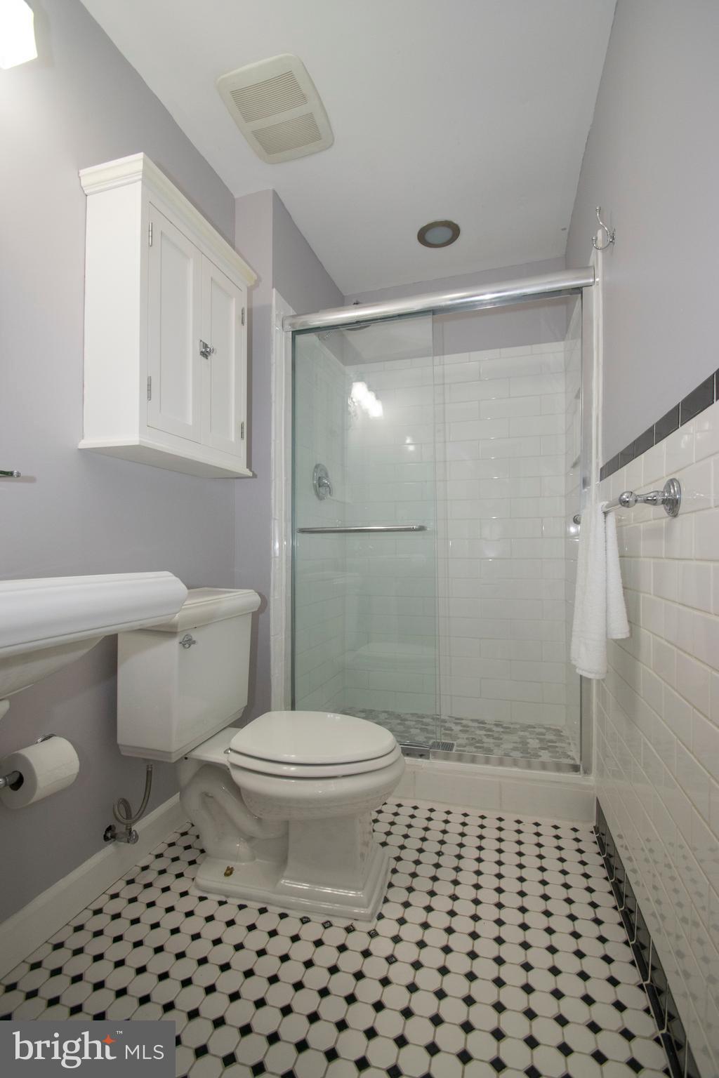 1993 Greenberry Road Baltimore, MD 21209 - Photo 11 of 29 Bath (Master)