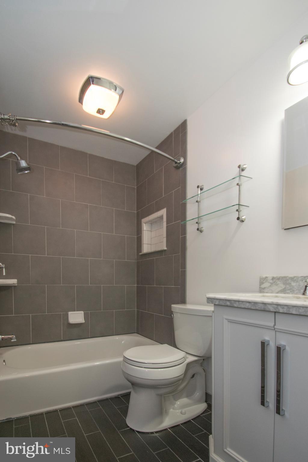 1993 Greenberry Road Baltimore, MD 21209 - Photo 12 of 29 Bath