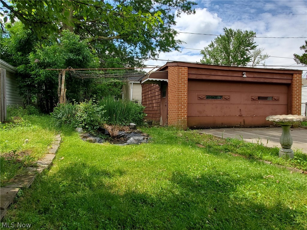 3958 Lansdale Road Cleveland, OH 44118 - Photo 13 of 13 Garage & Yard