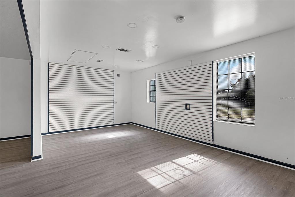 697 East Anderson Road Groveland, FL 34736 - Photo 13 of 33 Gallery Image 13