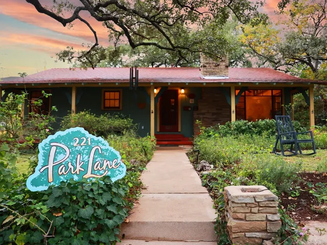 $2,499,000 | 221 Park Lane, Austin, TX 78704