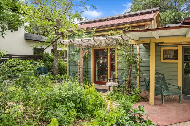 a view of an entryway