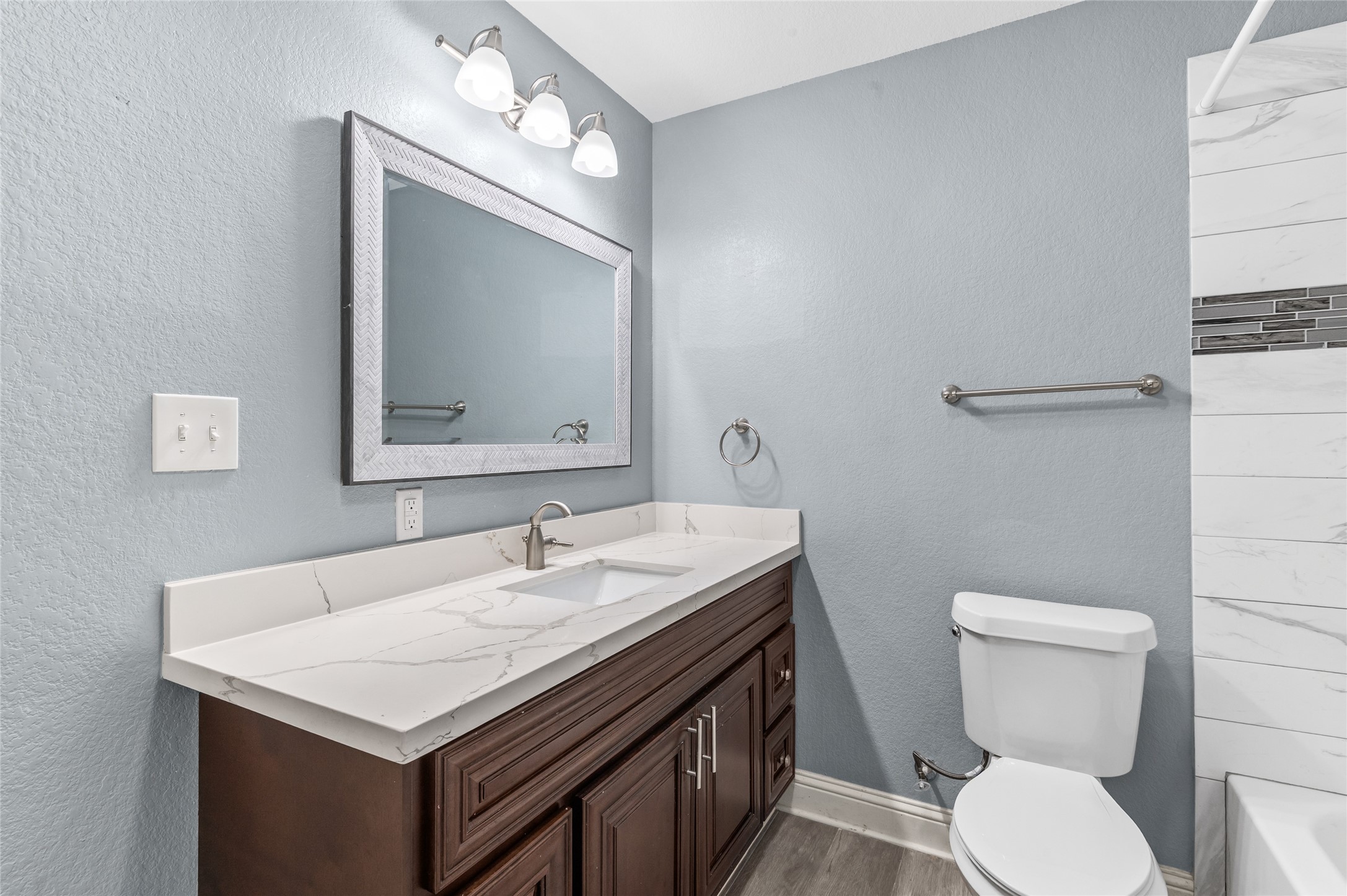 3853 Rosedale Street Houston, TX 77004 - Photo 32 of 50 Fully updated secondary Bath