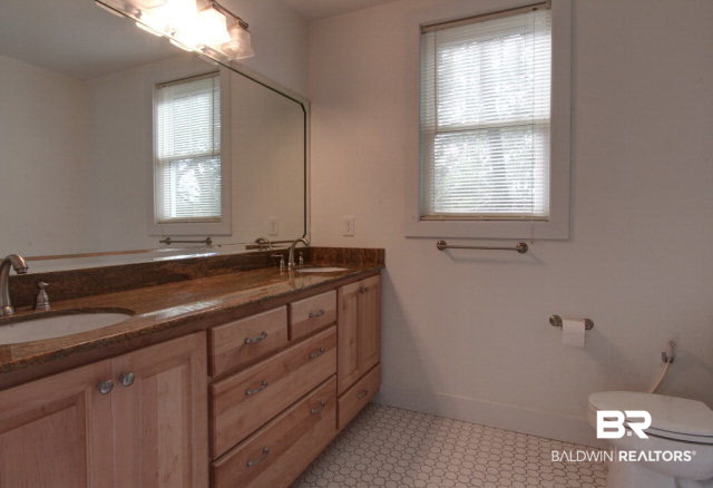 114 Powell Avenue Fairhope, AL 36532 - Photo 24 of 35 bathroom 3