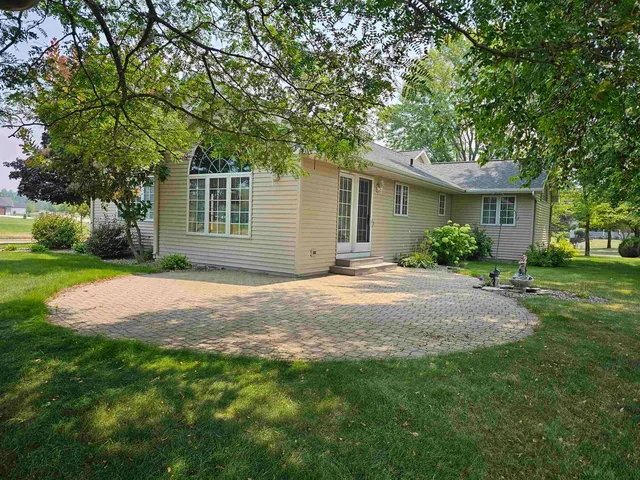 $374,900 | 1500 Foxfire Court, Waupaca, WI 54981