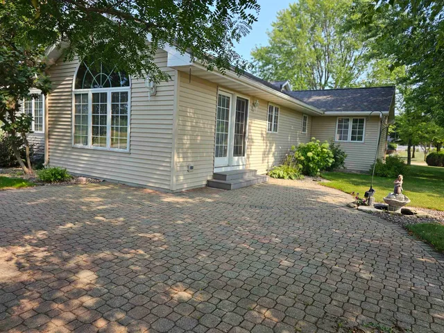 $374,900 | 1500 Foxfire Court, Waupaca, WI 54981