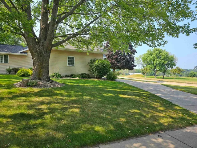 $374,900 | 1500 Foxfire Court, Waupaca, WI 54981