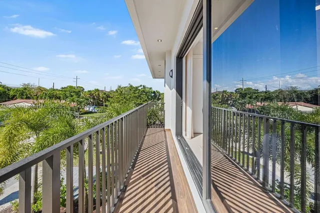 $1,395,000 | 1220 Northeast 13th Avenue, Fort Lauderdale, FL 33304