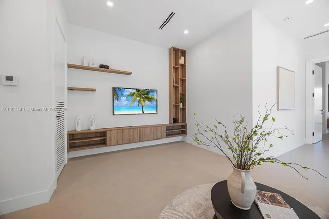 $1,395,000 | 1220 Northeast 13th Avenue, Fort Lauderdale, FL 33304