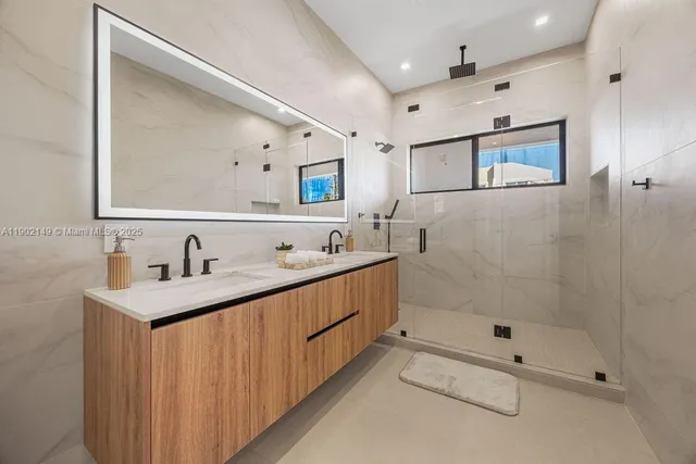 $1,395,000 | 1220 Northeast 13th Avenue, Fort Lauderdale, FL 33304