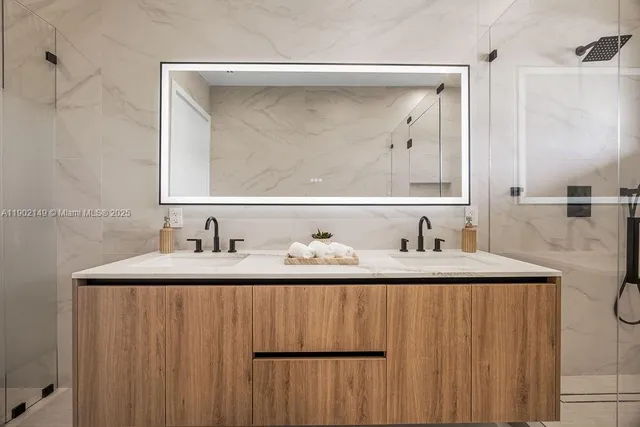 $1,395,000 | 1220 Northeast 13th Avenue, Fort Lauderdale, FL 33304