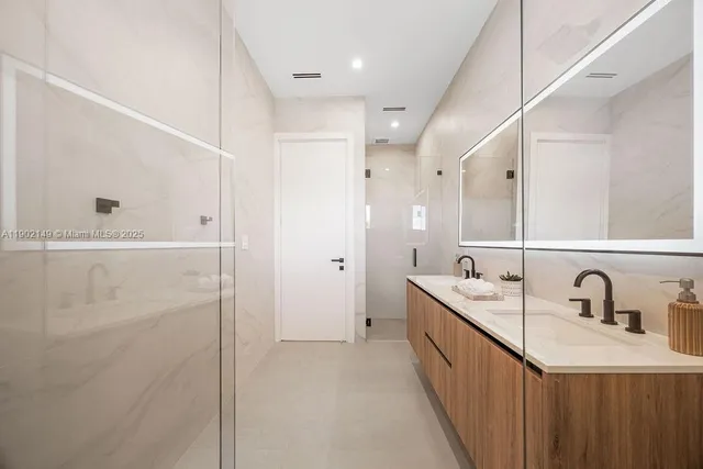 $1,395,000 | 1220 Northeast 13th Avenue, Fort Lauderdale, FL 33304