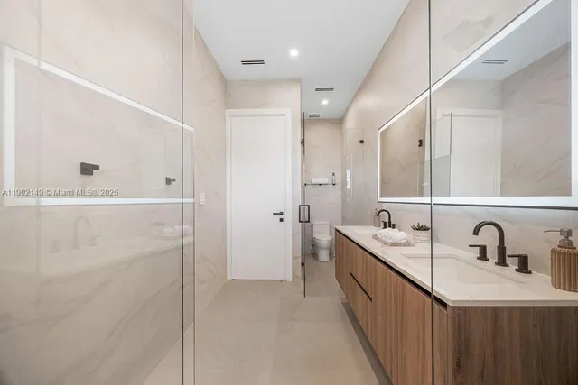 $1,395,000 | 1220 Northeast 13th Avenue, Fort Lauderdale, FL 33304