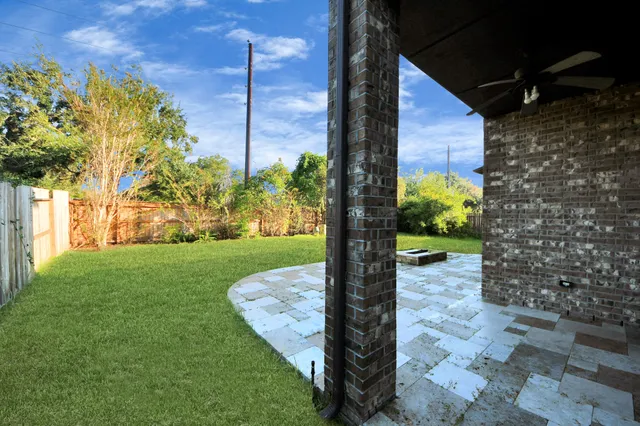 a view of a yard with a tree
