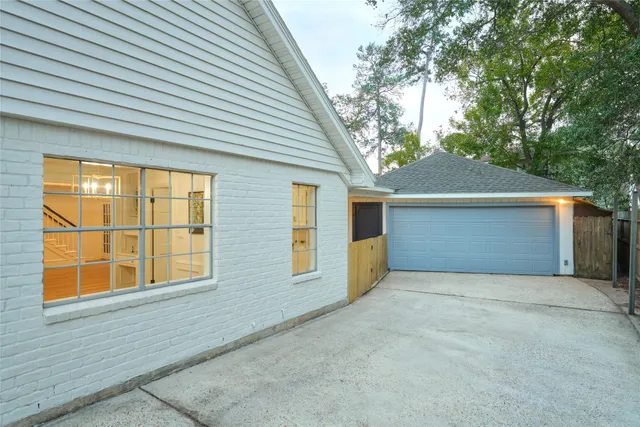 a view of an entryway with a building