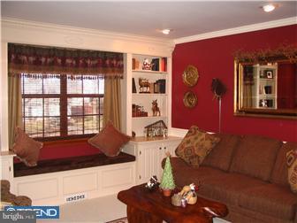 110 Henry Street Riverside, NJ 08075 - Photo 2 of 10 Living Room