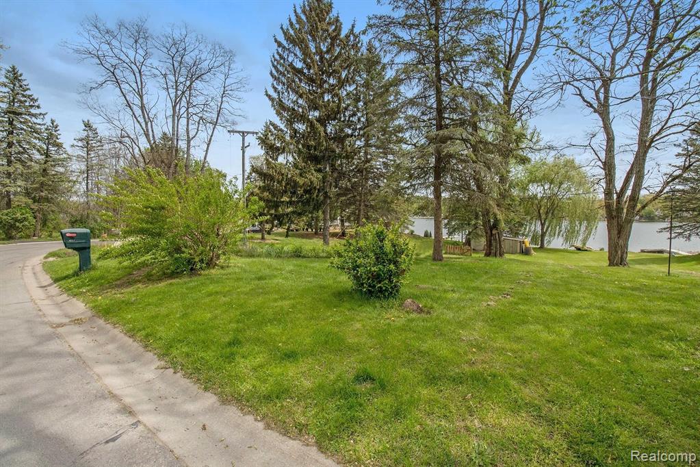 158 Clifford Road Brighton, MI 48116 - Photo 10 of 23