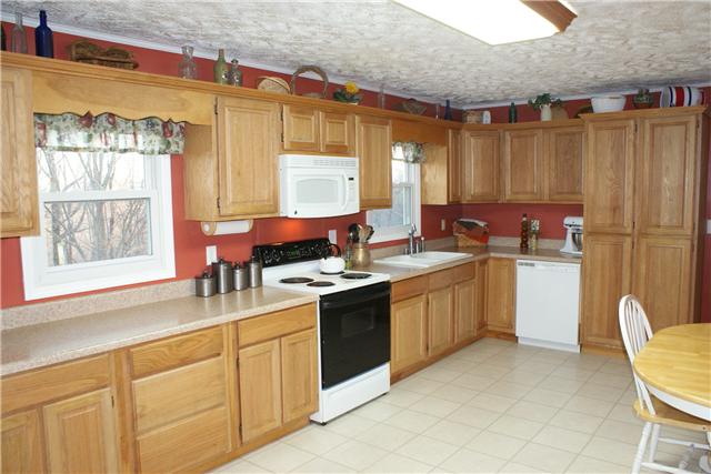 688 Sugar Tree Knob Road Liberty, TN 37095 - Photo 11 of 18 Spacious kitchen with plentiful cabinet space. Kitchen measures 22x11 with eat-in area.