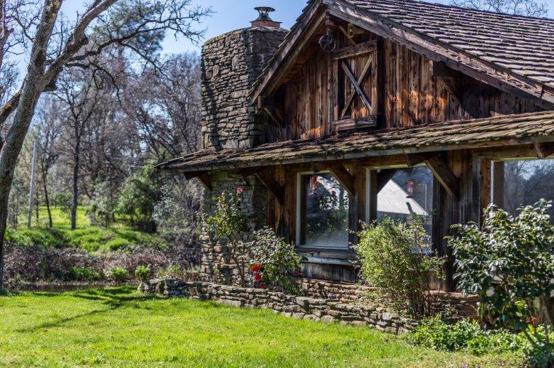 20966 Old Alturas Road Redding, CA 96003 - Photo 11 of 30 Waterfront Home with Property