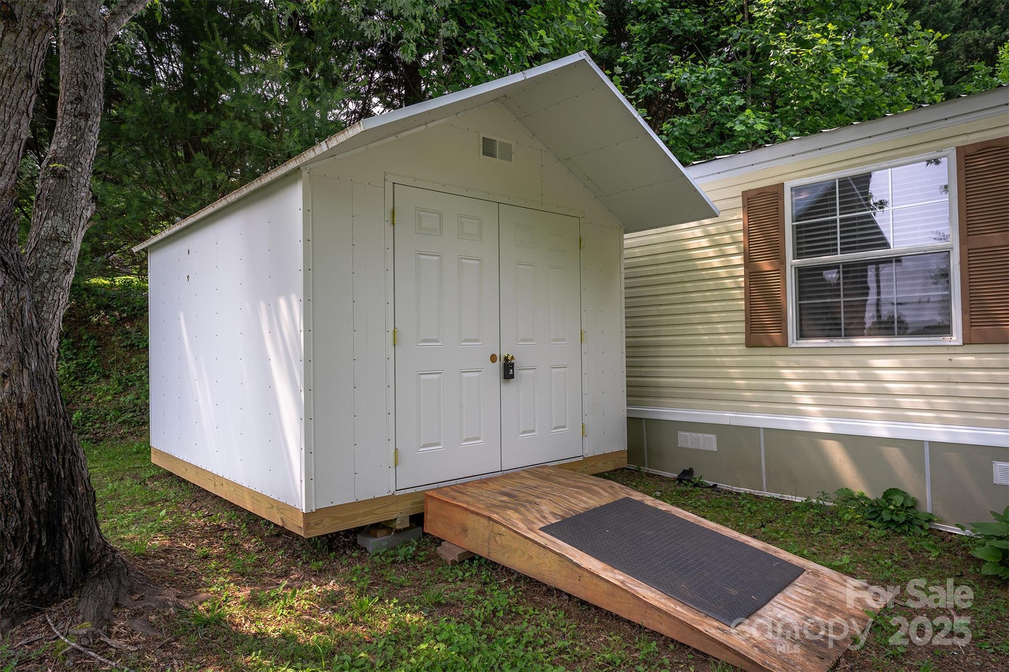 843 Deep Gap Loop Road Flat Rock, NC 28731 - Photo 9 of 33