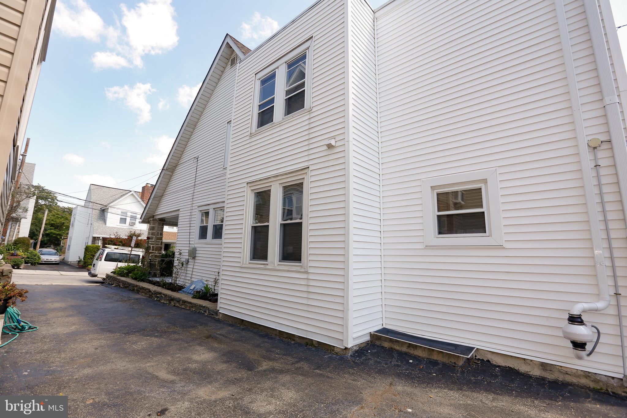 4036 Ellendale Road Drexel Hill, PA 19026 - Photo 26 of 32 Side View