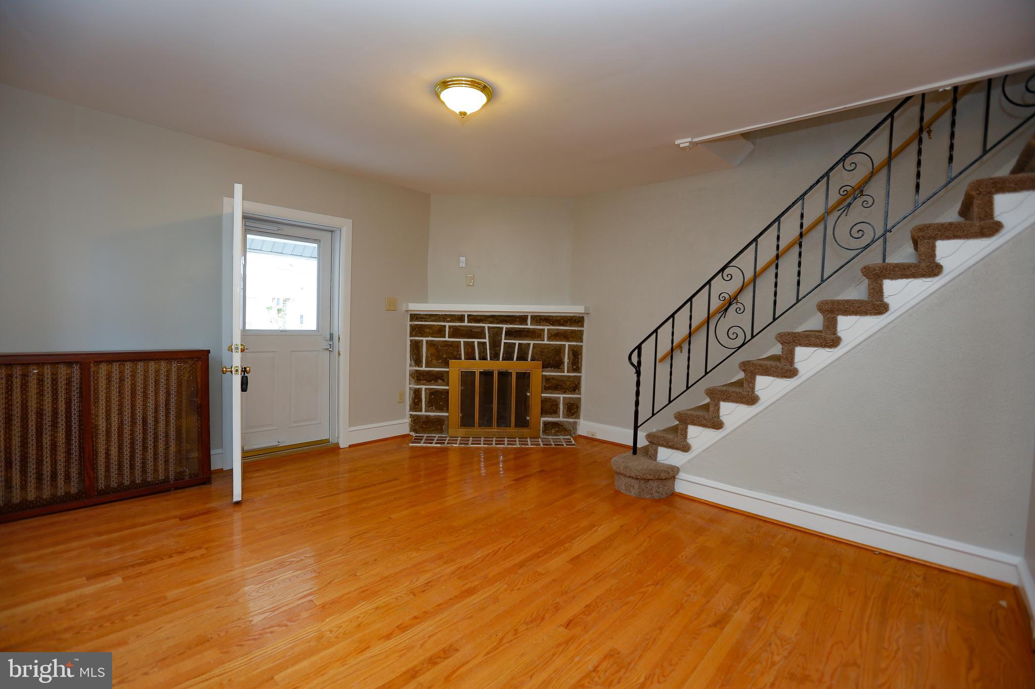 4036 Ellendale Road Drexel Hill, PA 19026 - Photo 4 of 32 Living Room