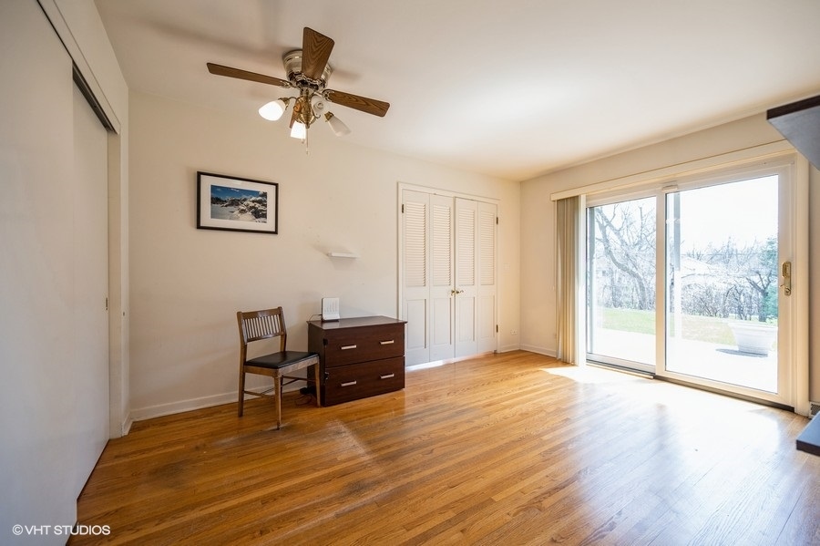 848 Timber Hill Road Highland Park, IL 60035 - Photo 14 of 21 a view of a livingroom with a workspace