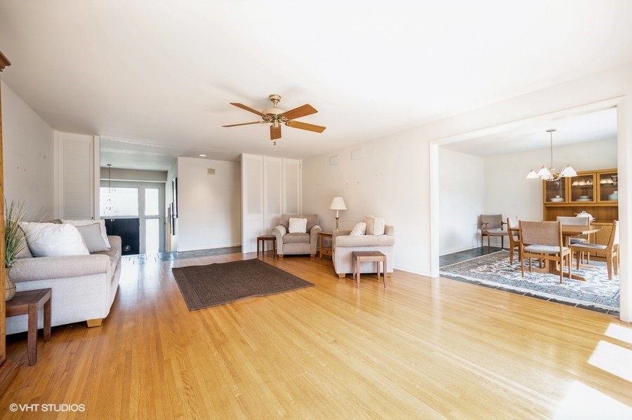 848 Timber Hill Road Highland Park, IL 60035 - Photo 9 of 21 a living room with furniture and a large window