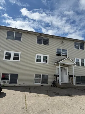 $2,075 | 61 Vale Street, Unit 6, Pawtucket, RI 02860