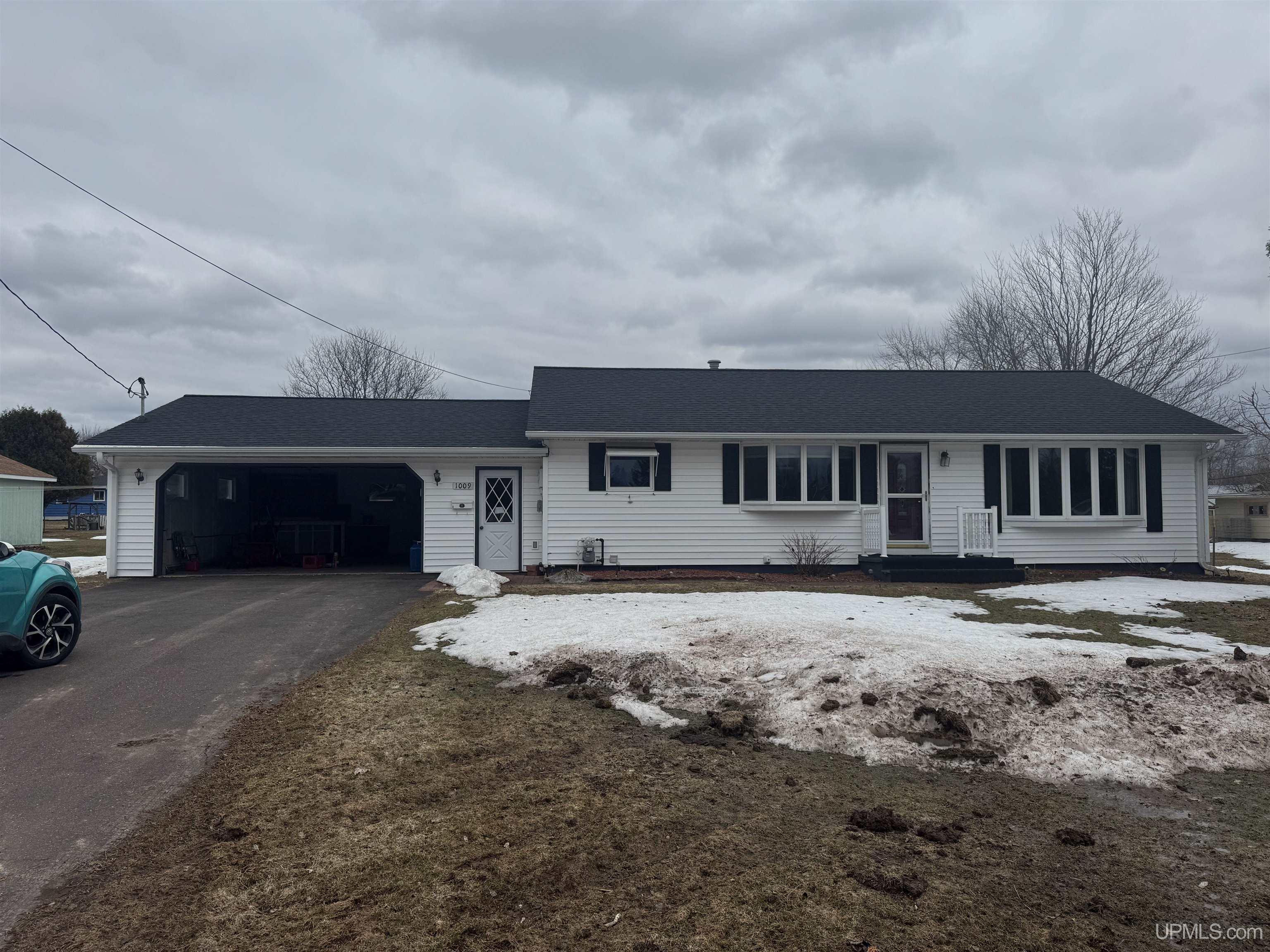 1009 Halliday Street Lanse, MI 49946 - Photo 1 of 10
