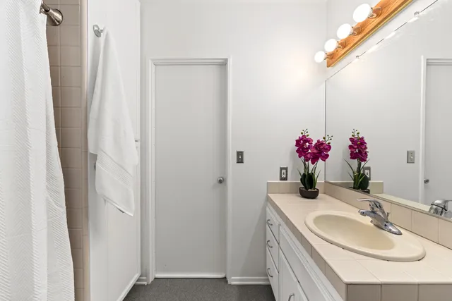 $1,250,000 | 917 West Victoria Street, Santa Barbara, CA 93101