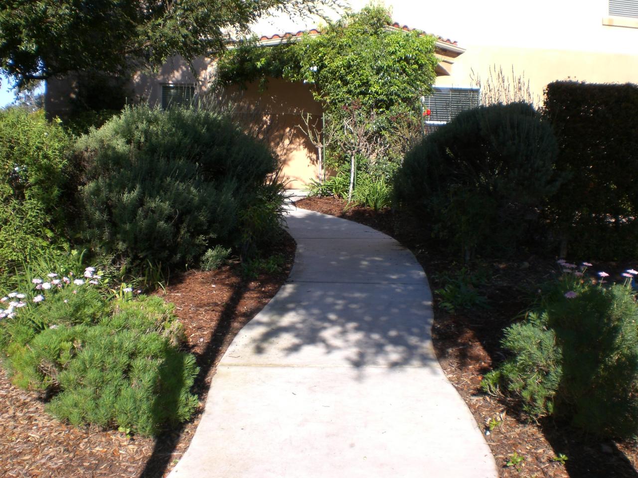 4706 Greenway Road Santa Barbara, CA 93110 - Photo 2 of 10 Front sidewalk