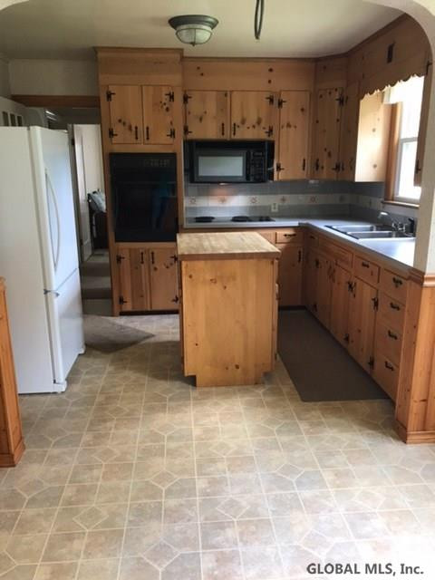 2062 Careleon Road Rotterdam, NY 12303 - Photo 4 of 14 Photo 4